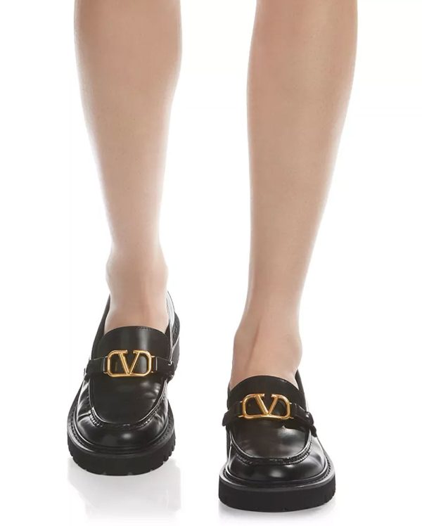 VLogo Signature Calfskin Loafer in Nero Fashion