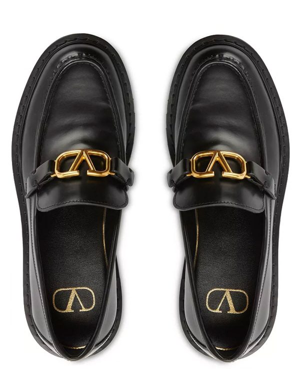 VLogo Signature Calfskin Loafer in Nero Fashion